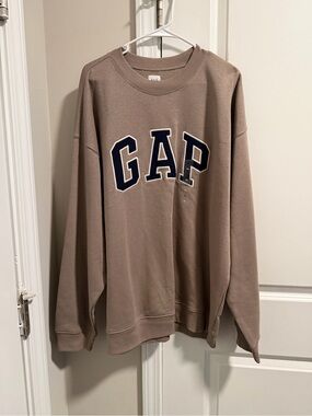GAP Men's Crewneck Sweatshirt in Taupe with Black Applique